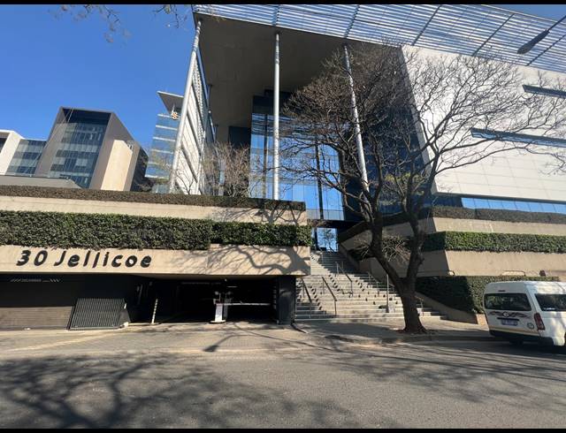 1,638M² OFFICE TO LET IN ROSEBANK